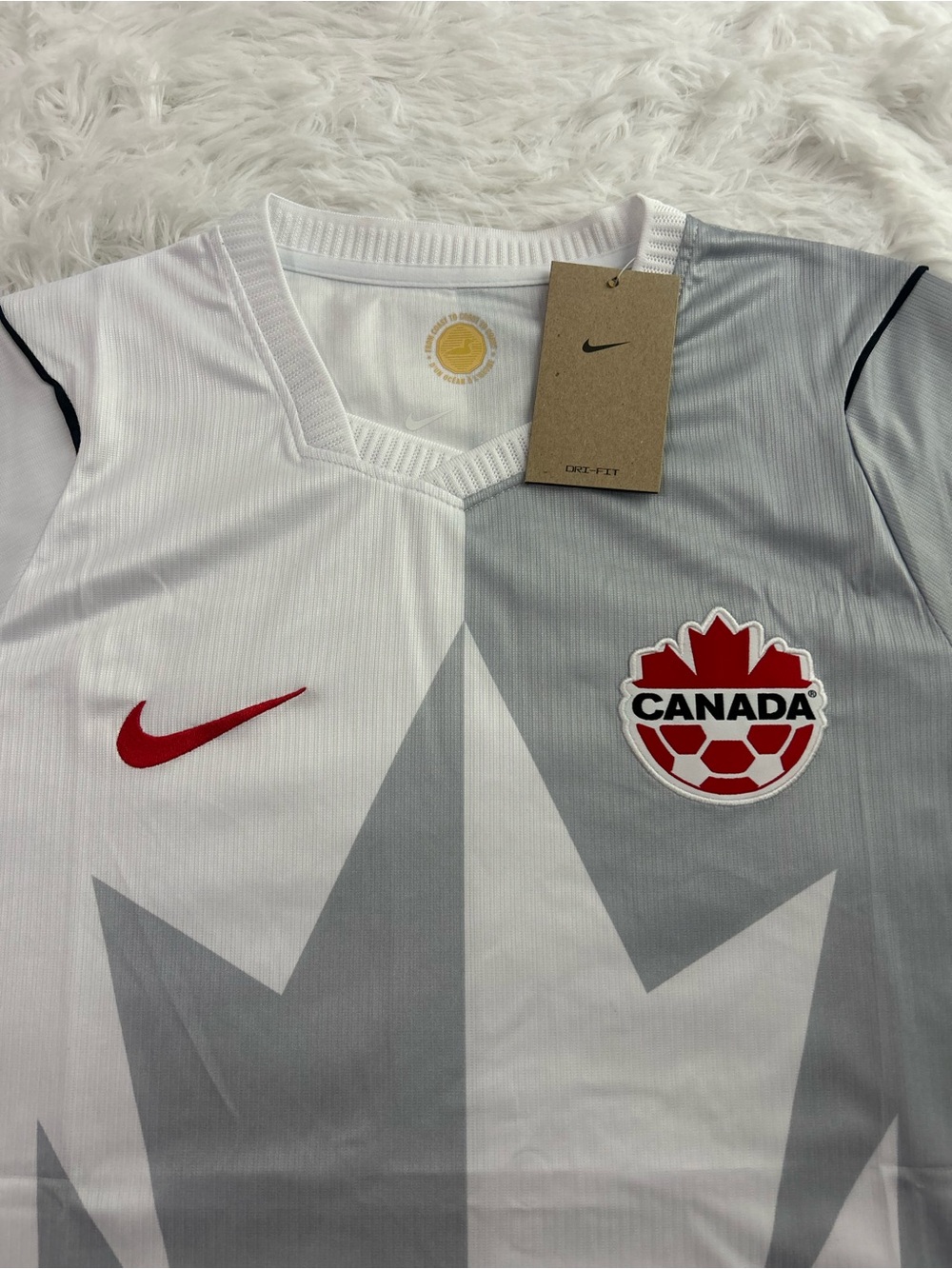 Nike Men's Canada Crest Soccer Jersey - White, Gray & Red - Picture 2 of 3